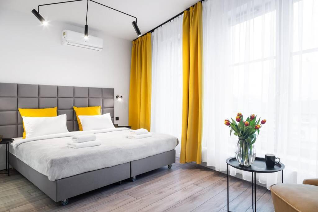 Househost Apartment: Miodowa 42/8B Street クラクフ エクステリア 写真
