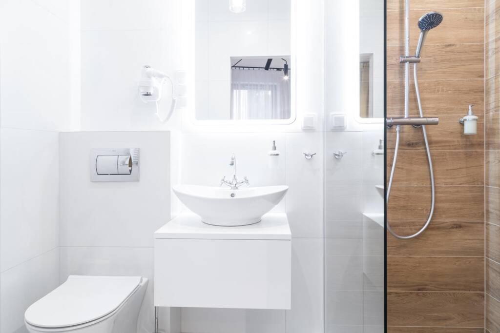 Househost Apartment: Miodowa 42/8B Street クラクフ エクステリア 写真